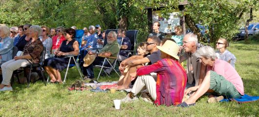 Lesung unter Apfelbäumen: Sabine Rennefanz und Gregor Gysi