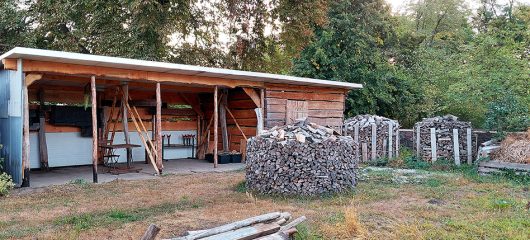 Der neue Unterstand ist fertig: Danke für ein halbes Jahr intensive Arbeit!